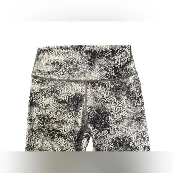 LULULEMON | Wunder Under Crop (High-Rise) *Full-On Luxtreme 21" - Picture 4 of 6